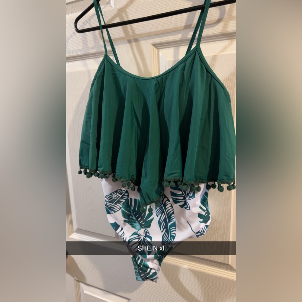 SHEIN Green and White Leaf Print Swimsuit